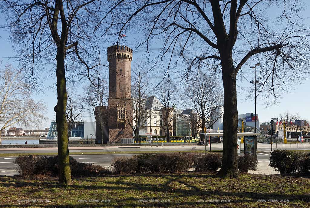 Koeln Altstadt Sued, Malakoffturm am Rheinauhafen mit Schokoladenmuseum im Vorfruehling mit kahlen Baeumen; Cologne old town south, Malakoff tower with chocolate musem in early spring time with bare-bramched trees