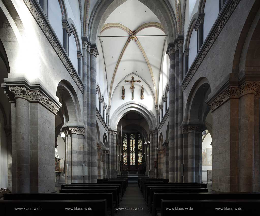 Koeln Altstadt Nord romanische Kirche Sankt Andreas Innenansicht; Cologne old town romanesque church St. Andreas