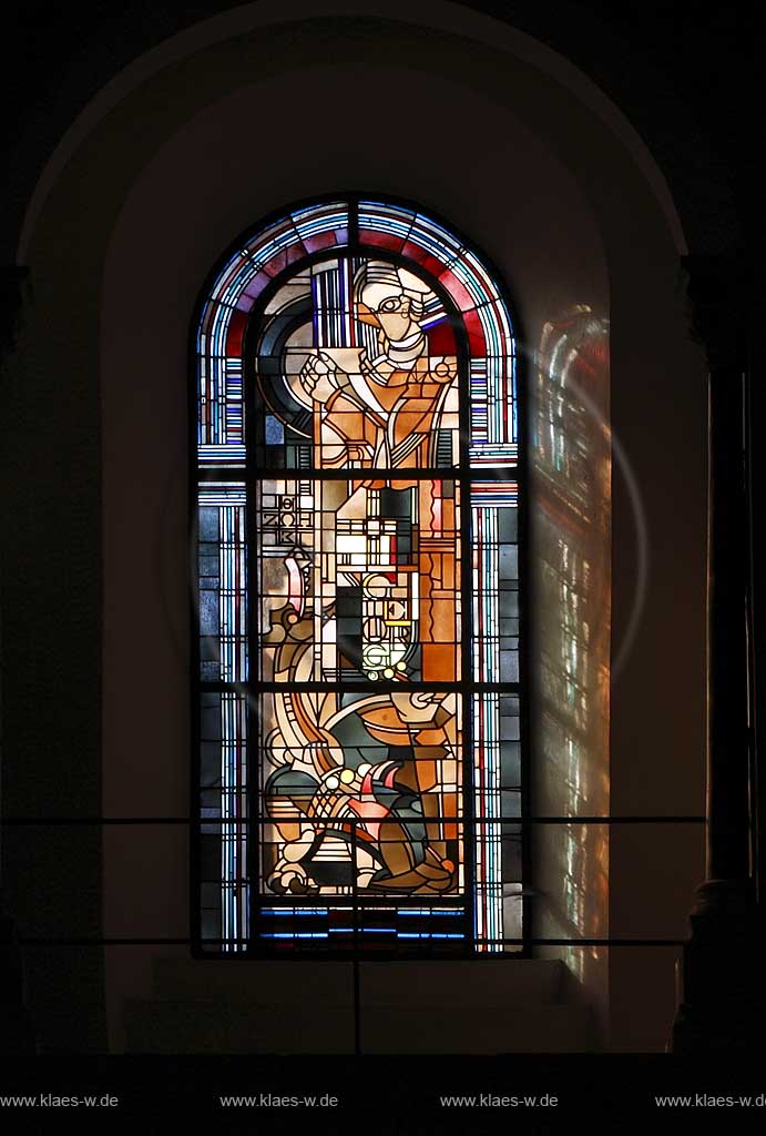 Koeln Altstadt Sankt Georg Innenansicht Georgsfenster von Jan Thorn Prikker; Cologne old town romanesque church St. Georg
