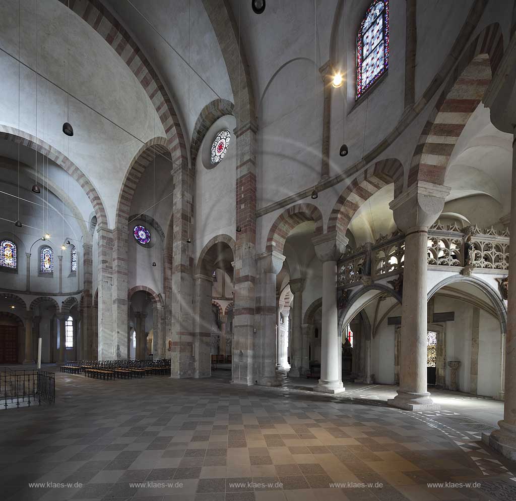 Koeln Altstadt, romanische Kirche Sankt Maria im Kapitol, Innenansicht Chorabchluss Dreikonchenanlage; Cologne old town romanesque church St. Maria im Kapitol