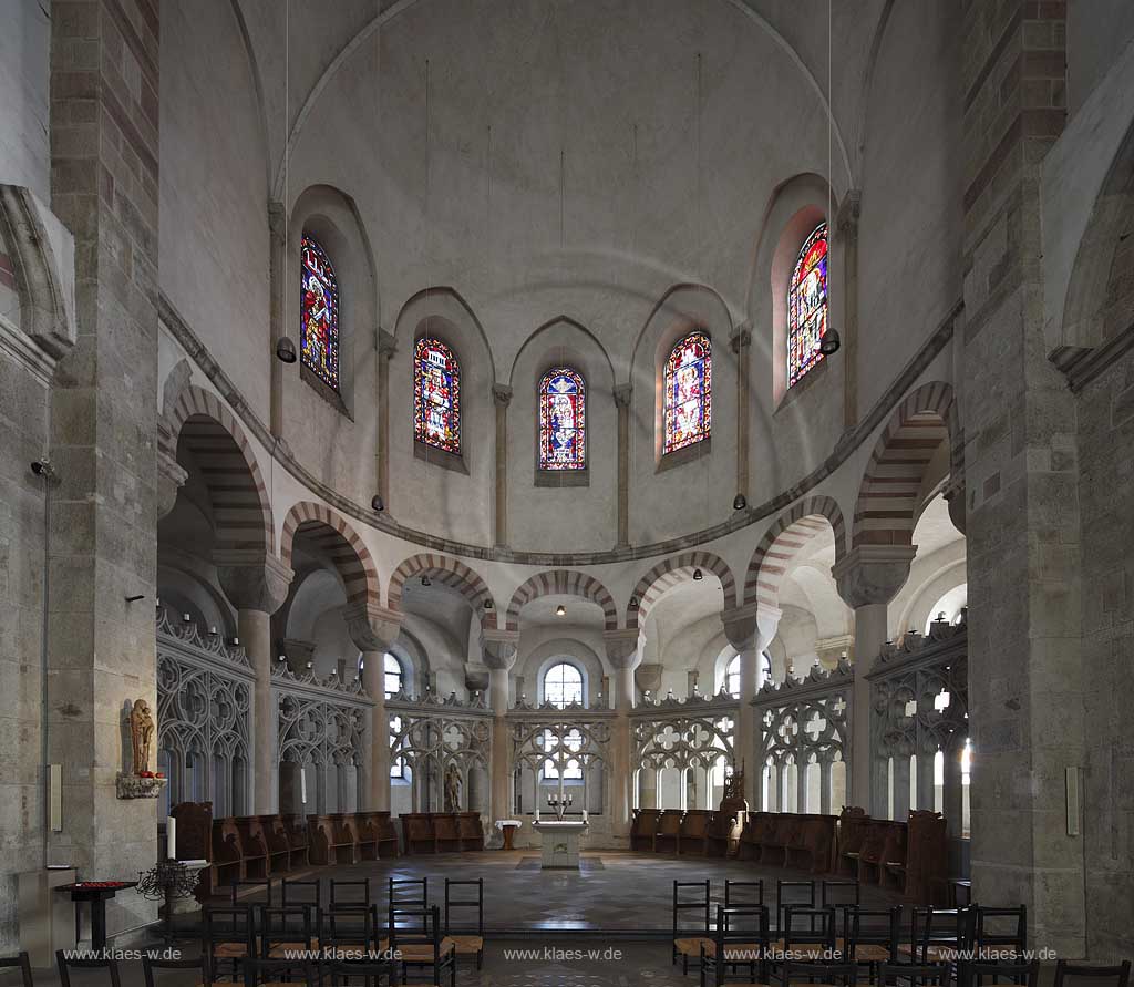 Koeln Altstadt, romanische Kirche Sankt Maria im Kapitol, Innenansicht Chorabchluss Dreikonchenanlage, Ostkonche mit Chorschranken; Cologne old town romanesque church St. Maria im Kapitol