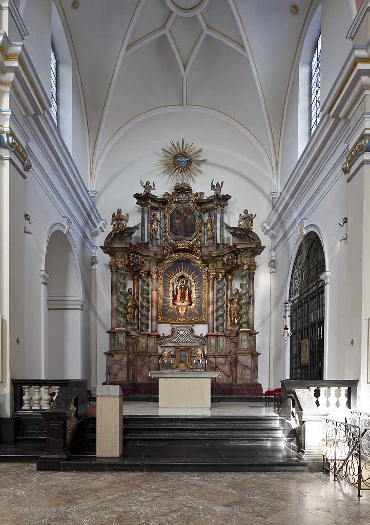 Koeln Altstadt Sued, barocke Klosterkiche Maria vom Frieden in Innenansicht mit Hochaltar; Cologne old town south, baroque cloister church Maria vom Frieden