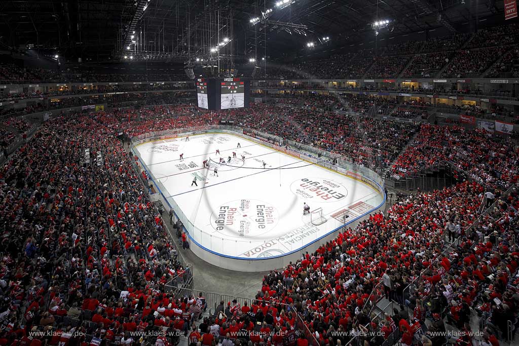 Koeln Deutz, Lanxess Arene, vomals Koelnarena waehrend eines Eishockey Bundesliga Spiels zwischen den Koelner Haien und den DEG metro Stars; Cologne Deutz Lanxess arena with eishockey match between Koelner Haie and DEG metro Stars