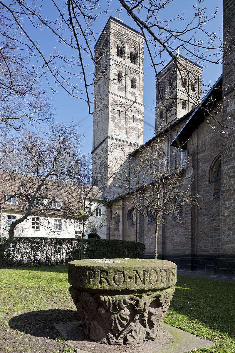  Koeln Deutz, St Heribert mit Sandsteinkapitell; Koeln Deutz, St Heribert with capital of sandstone