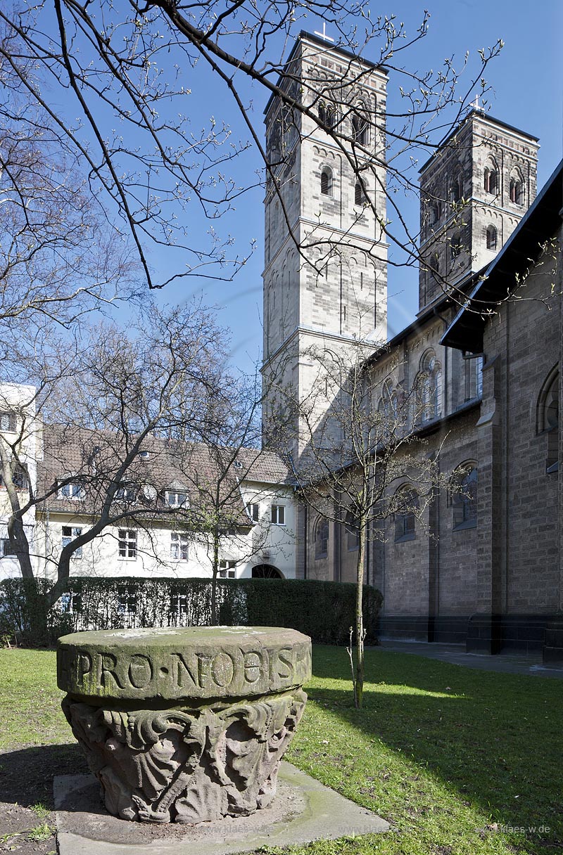  Koeln Deutz, St Heribert mit Sandsteinkapitell; Koeln Deutz, St Heribert with capital of sandstone