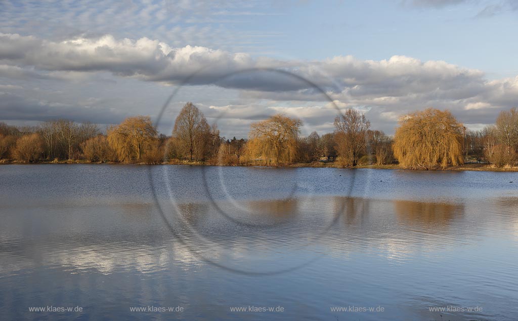 Koeln Fuehlingen, Fuehlinger See, ein mehrteiliger kuenstlicher See am noerdlichen Stadtrand von Koeln; Koeln Fuehlingen, lake Fuehlinger See.