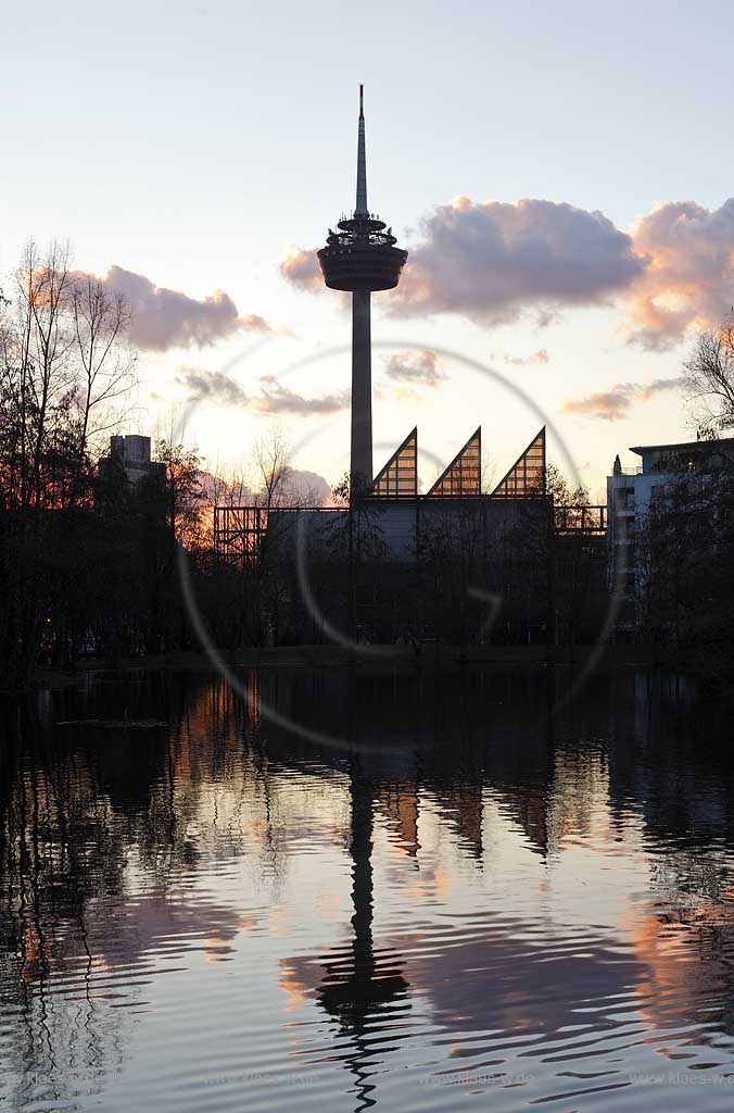 Koeln Neustadt Nord Mediapark, Blick zum Fernmeldeturm Colonuis mit dem Umspannwerk in Abendstimmung bei Sonnenuntergang mit Spiegelbild; Cologne Media Park view to  telecommunication tower Colonius and electric power transformation substation in sunset light with mirror 