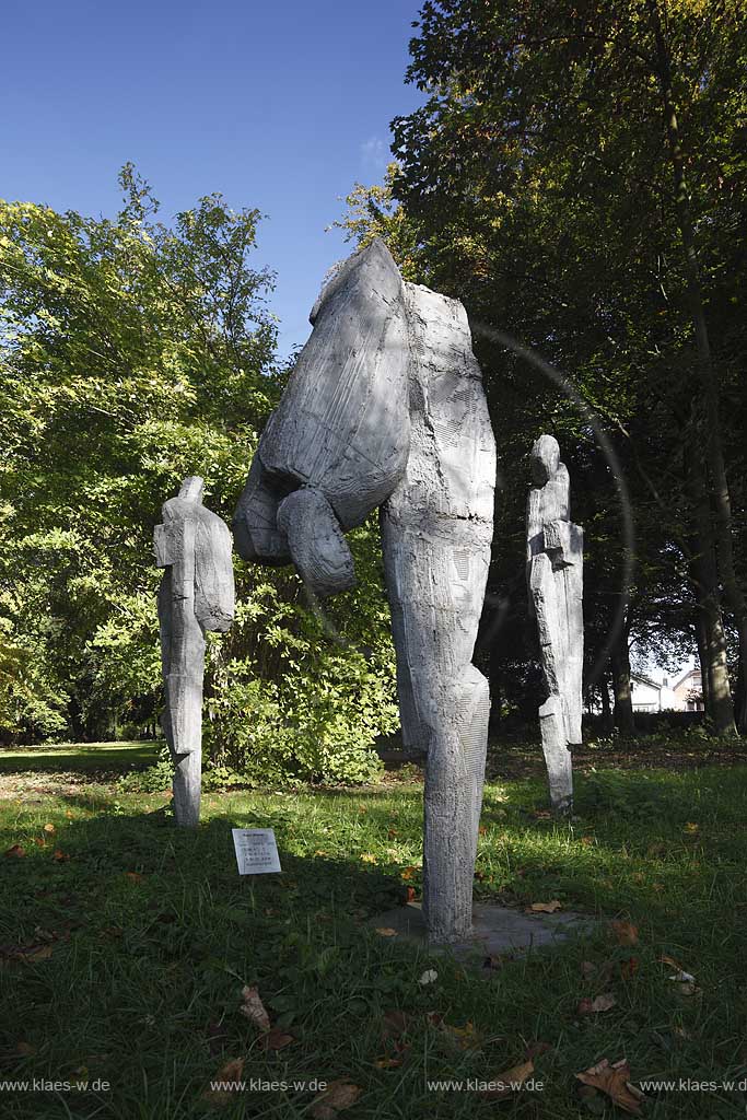 Koeln-Stammheim Schlosspark Skulpturenpark, Aluminiumguss Skulpturenensemple von Peter Wiener; Cologne-Stammheim park of castle with sculpture ensemble from Peter Wiener