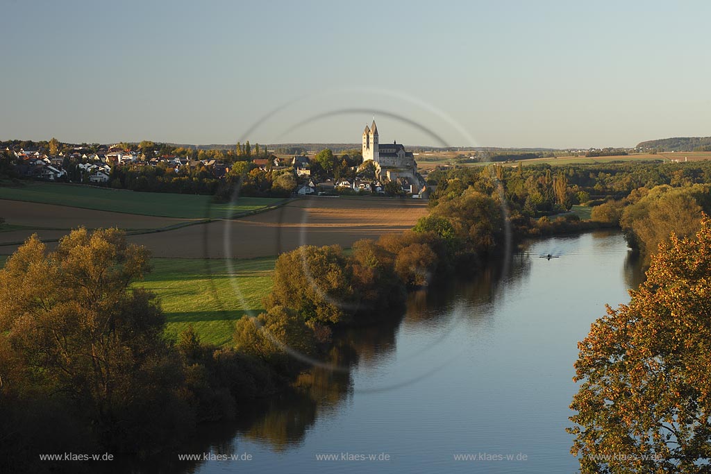 Limburg Dietkirchen mit Blick auf die Lahn; Limburg Dietkirchen with view to the river Lahn.