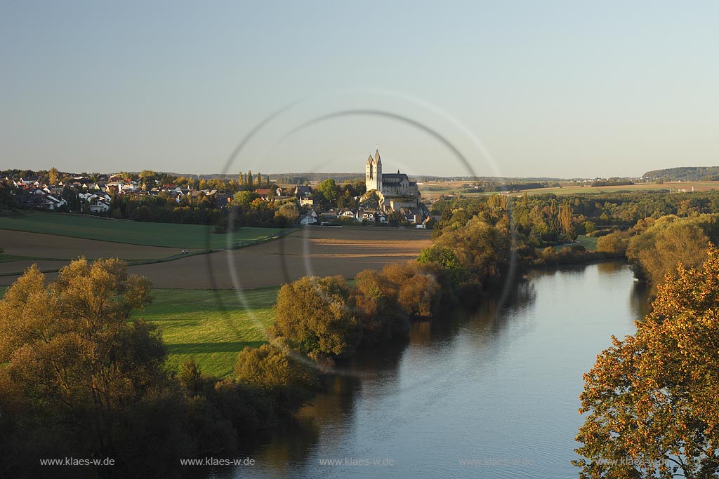 Limburg Dietkirchen mit Blick auf die Lahn; Limburg Dietkirchen with view to the river Lahn.