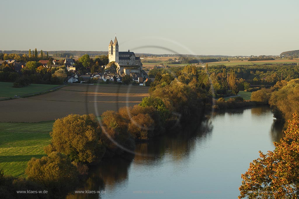 Limburg Dietkirchen mit Blick auf die Lahn; Limburg Dietkirchen with view to the river Lahn.