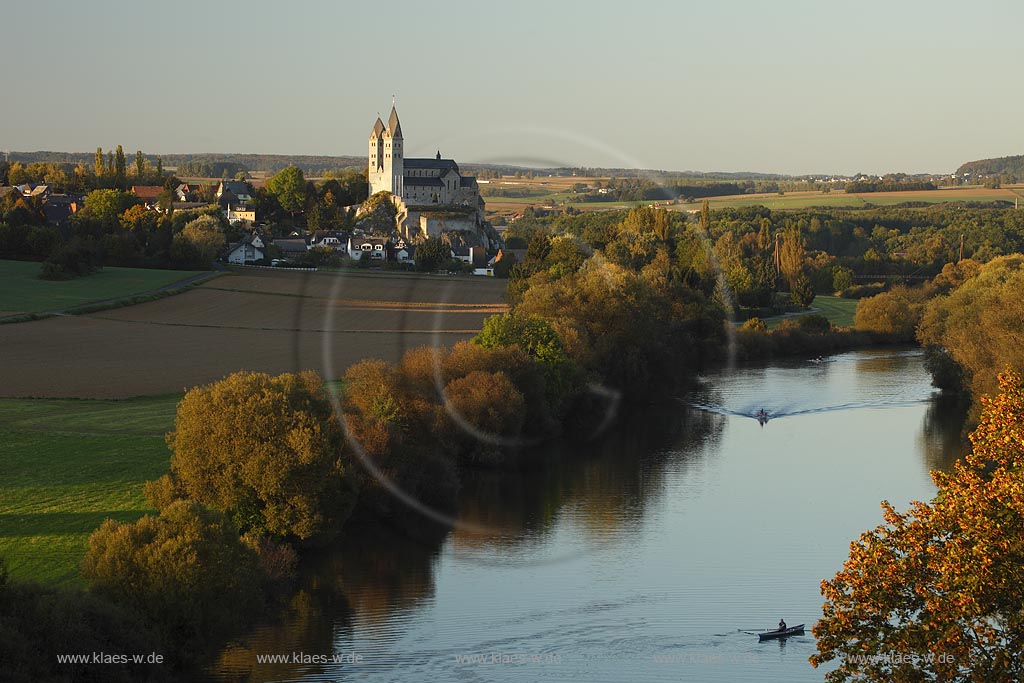 Limburg Dietkirchen mit Blick auf die Lahn; Limburg Dietkirchen with view to the river Lahn.