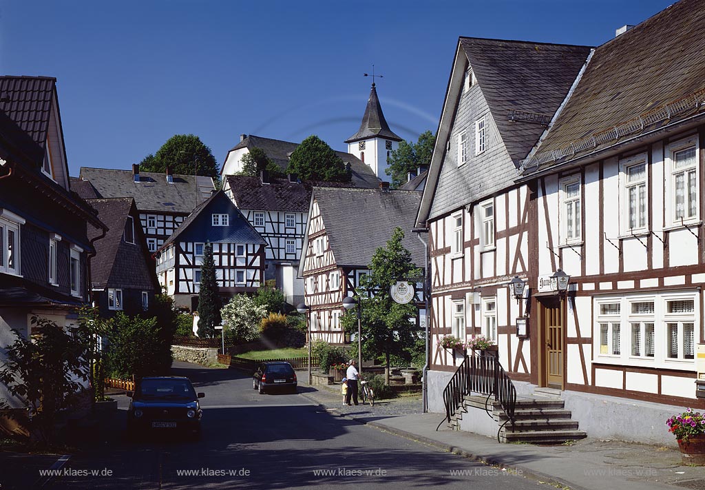Freudingen, Bad Laasphe, Kreis Siegen Wittgenstein, Siegerland, Blick auf Ortskern mit Dorfkirche