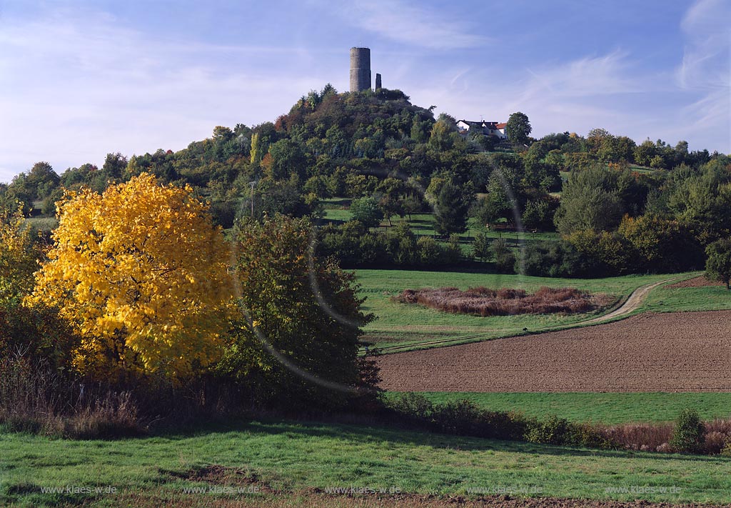 Biebertal, Vetzberg, Blick ber, ueber Landschaft auf Burg Ruine Vetzberg, Hessen, Westerwald