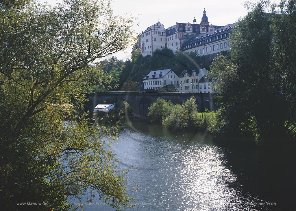 Weilburg, Blick ber, ueber Lahn auf Schloss Weilburg, Landkreis Limburg-Weilburg, Hessen, Westerwald