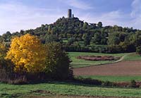 Biebertal, Vetzberg, Blick ber, ueber Landschaft auf Burg Ruine Vetzberg, Hessen, Westerwald