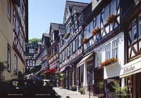 Braunfels, Lahn-Dill-Kreis, Blick in Borngasse mit Fachwerkhäusern, Fachwerkhauesern, Hessen, Westerwald