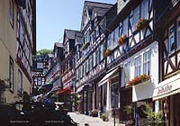 Braunfels, Lahn-Dill-Kreis, Blick in Borngasse mit Fachwerkhusern, Fachwerkhauesern, Hessen, Westerwald