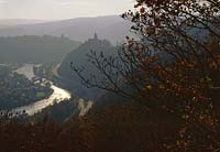 Lahnstein, Rhein-Lahn-Kreis, Mittelrhein, Panoramablick auf Lahn mit Burg Lahneck Kloster