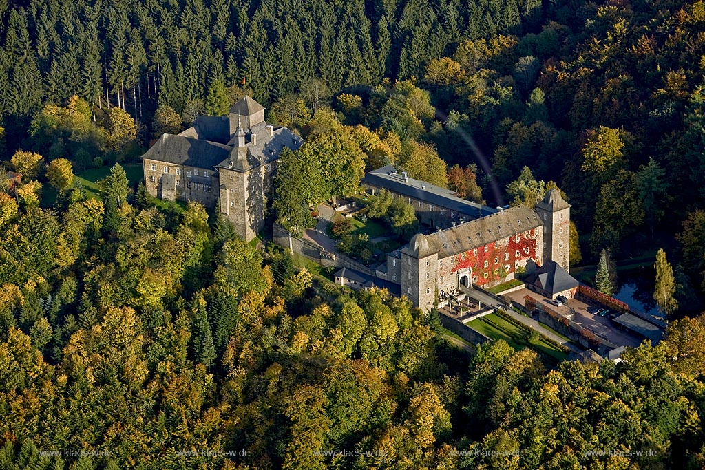 Steinweg und Alter Markt bis Glockenturm, Arnsberg, Nordrhein-Westfalen, Deutschland, DEU. | View of the town center, Arnsberg, North Rhine-Westphalia, Germany, DEU. | [Copyright by Holger Klaes - Verwendung nur gegen Honorar und Belegexemplar - Werbliche Nutzung nur nach schriftlicher Freigabe - Es gelten ausschliesslich meine AGB - Tel. +49(0)2196 88 34 38, Fax 88 34 39, post@klaes-w.de, Holger Klaes, Postfach 50 15 21, 42929 Wermelskirchen - http://www.klaes-w.de Bankverbindung: Kto-Nr.: 568174701 BLZ 33070024, Deutsche Bank PGK AG Wuppertal]