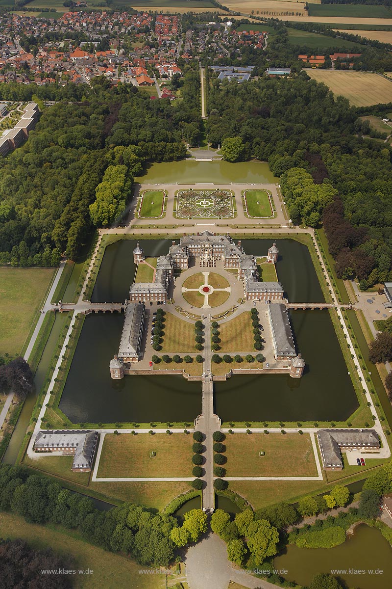 Nordkirchen, Wasserschloss Schloss Nordkirchen, Barockpark, Park;  Nordkirchen, moated castle Schloss Nordkirchen and baroque park.