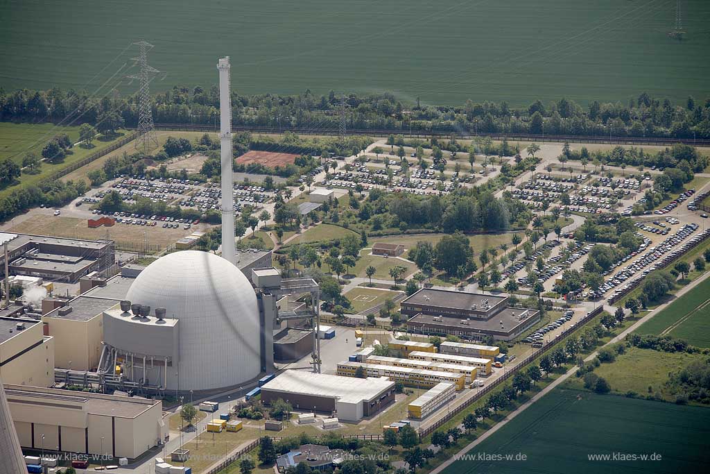 Hameln-Pyrmont, Luftbild, Atomkraftwerk Grohnde, Atomausstieg, Kernkraftwerk, Weser, Kuehltuerme, Kernreaktor, Reaktorkugel; Hameln-Pyrmont, aerial view, atomic power plant Grohnde.
