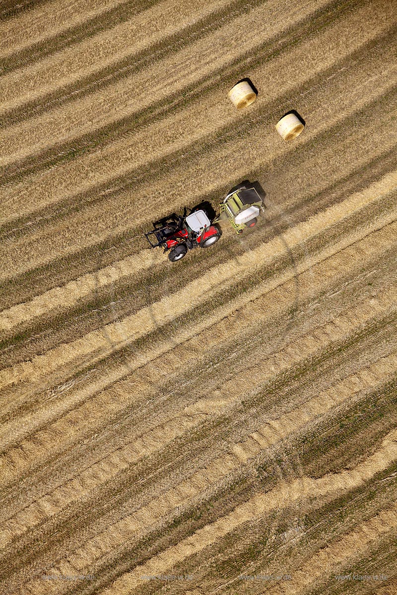 Luftbild, Obercastrop Ernte Mittelfeld Langeloh, Silagerollen mit Stroh,  Castrop-Rauxel, Ruhrgebiet, North Rhine-Westphalia, Germany, Europa