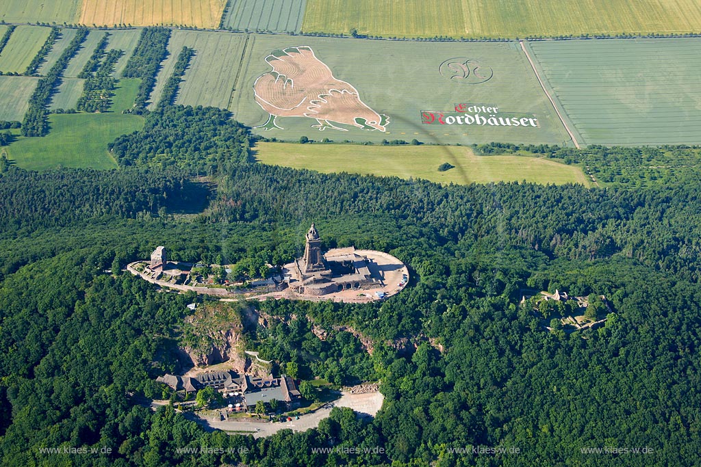 Luftbild, Kyffhaeuserdenkmal, Reklame, Werbung auf dem Feld, Echt Nordhaeuser, Alkoholreklame, Luftbild, Steinthaleben, Kyffhäuserkreis, Thuringia, Germany, Europa