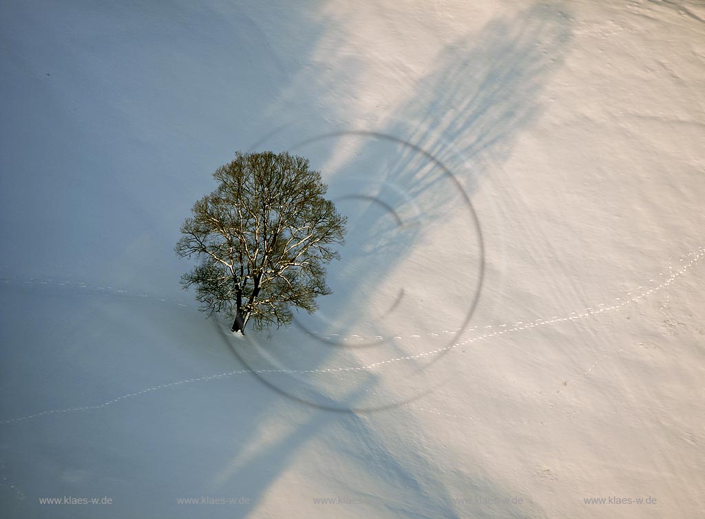 Deutschland, DEU: Schmallenberg, Nordenau, Schnee zu Ostern. | Germany, DEU: Schmallenberg, Nordenau, snow at Easter. |
