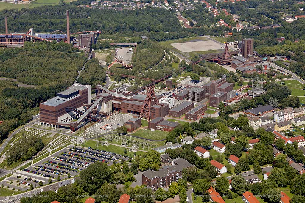 Luftbild, Zeche Zollverein, Weltkulturerbe, Deutsche Pfadfinderschaft Sankt Georg, DPSG, internationales Pfadfinderzeltlager ruhrjamb.2010 zur Kulturhauptstadt Europas RUHR.2010 ,move to 10  scouting culture,Pfadfinderinnen und Pfadfinder aus der Metropole Ruhr, Essener Sportpark am Hallo, Pfadfi,  Essen, Ruhrgebiet, Nordrhein-Westfalen, Germany, Europa
