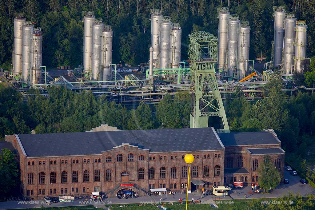 Zweckel 1/2 Maschinenhalle mit Phenolchemie, Schachtzeichen ruhr2010,  Gladbeck, Ruhrgebiet, Nordrhein-Westfalen, Deutschland, Europa