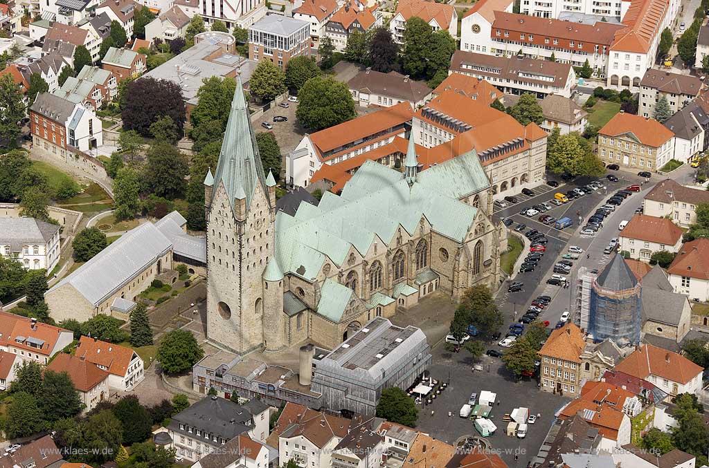 Paderborn, Luftbild, Gesamtuebersicht, Paderborner Dom, Stadtpark mit Paderquelle; Paderborn, aerial photo, general view to dome Paderborner Dom, city park with fount Paderquelle.