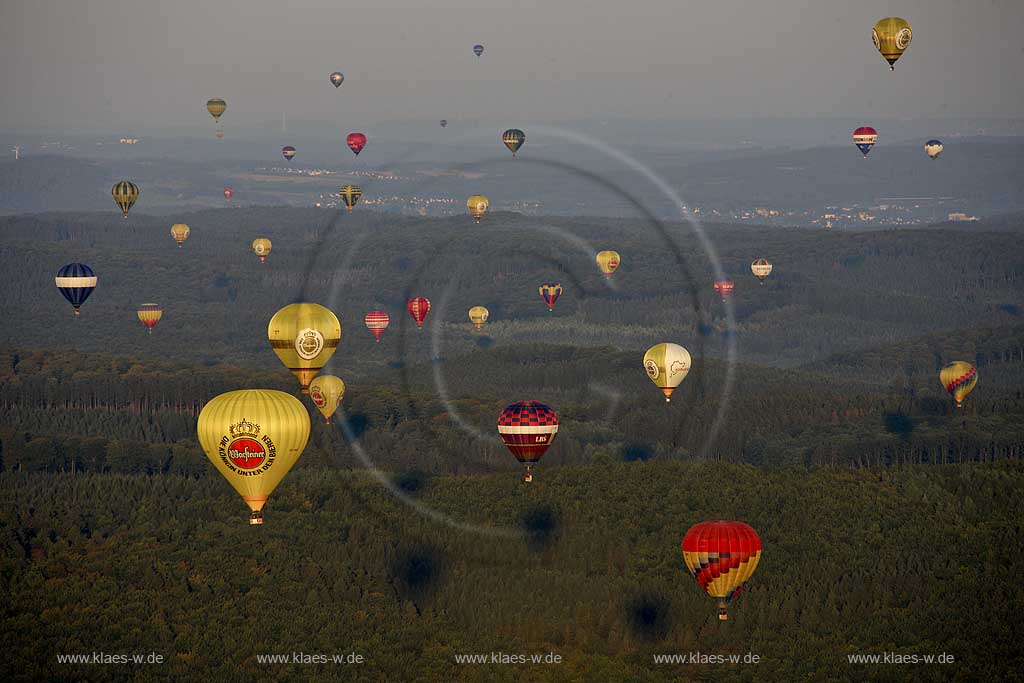 Warsteiner Internationale Mongolfiade, Warstein-Hirschberg, Nordrhein-Westfalen, Deutschland, DEU. | Warsteiner International Mongolfiade, Warstein-Hirschberg, North Rhine-Westphalia, Germany, DEU. |