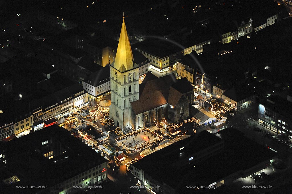 Nachtflug, Pauluskirche mit Weihnachtsmarkt, Heinrich-Kleist-Forum, Hamm, Nordrhein-Westfalen, Deutschland, DEU. | Town center, Paulus church, Christmas fair, Heinrich-Kleist-Forum, Hamm, North Rhine-Westphalia, Germany, DEU. 