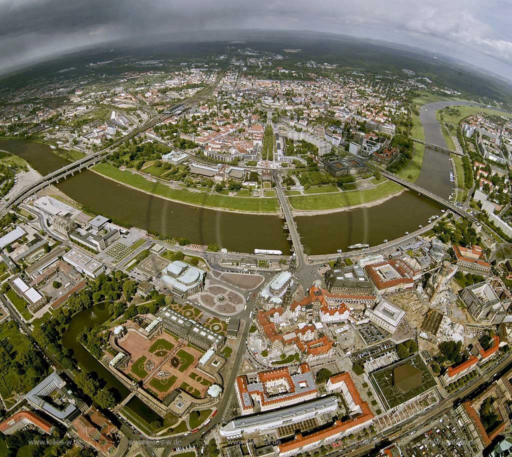 DEU, Deutschland, Sachsen, Elbtal, Stadt Dresden mit Elbe | DEU, Germany, Saxony,Elb valley, town Dresden with river Elbe