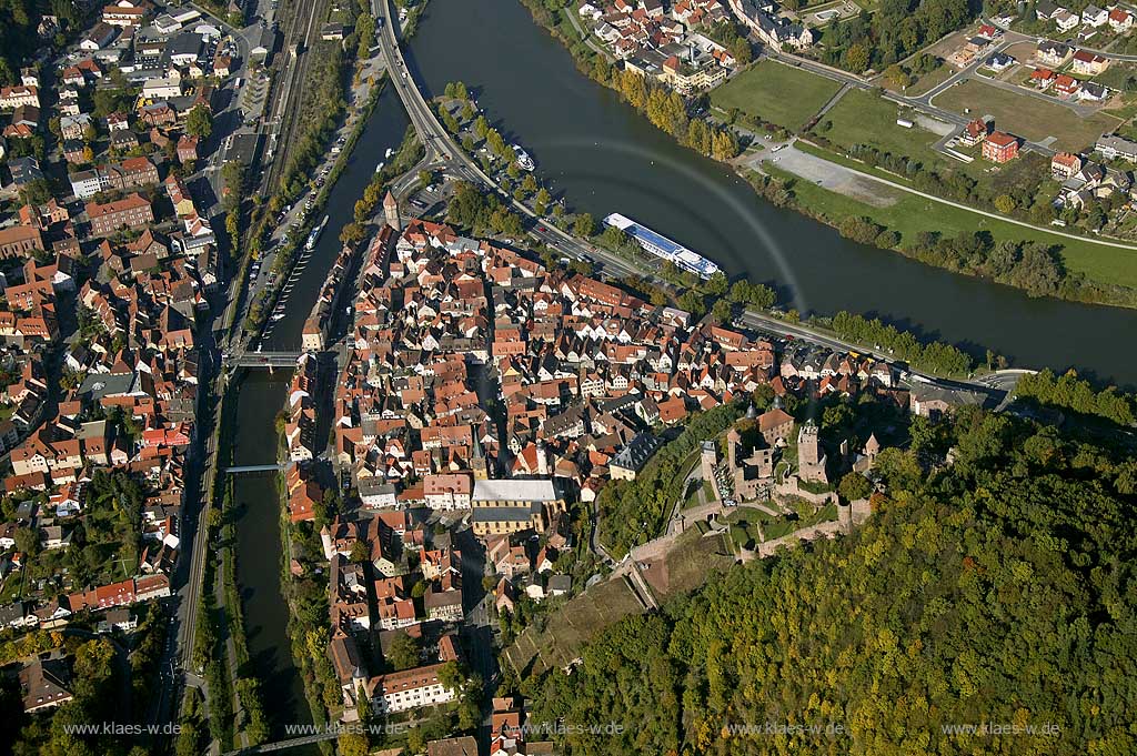 DEU, Deutschland, Nordrhein-Westfalen: Wallfahrtsbasilika und Kirche St. Walburga, Werl. | DEU, Germany, North Rhine-Westphalia: the town center of Werl with St Walburga church. | 