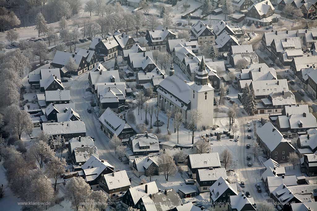 Luftbild, Winterberg Mitte Kirche, Schnee, Winter,  Winterberg, Nordrhein-Westfalen, Deutschland, Europa