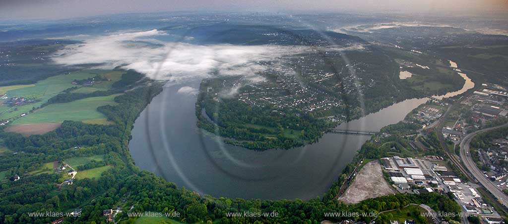 Die Ruhr im Morgennebel zwischen Kupferdreh , Heisingen , Werden und Kettwig ,  Essen, Ruhrgebiet, NRW, Nordrhein-Westfalen, Deutschland, Europa    