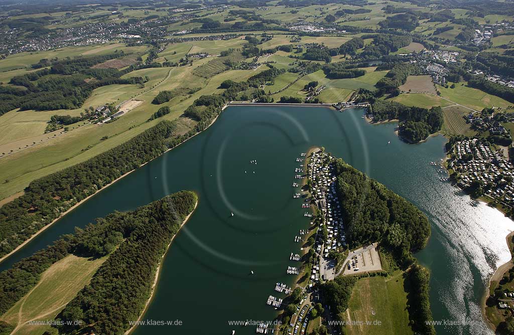 Hueckeswagen und Radevormwald, Bevertalsperre mit Segelschule, Bootsanlegestellen , Campingplatz und Parkplatz; Hueckeswagen and Radevormwald, barrage Bevertalsperre with sailing School, boat landing place, campground and parking area