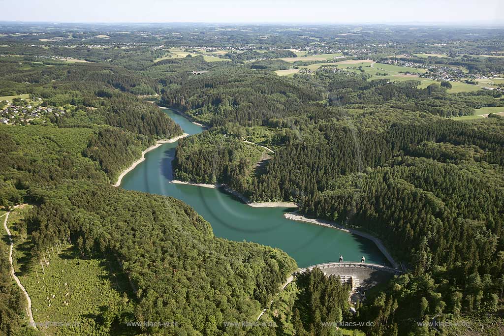  Solingen, Gesamtansicht Sengbachtalsperre ist eine Trinkwasser-Talsperre unweit von Schloss Burg;   Solingen, general view barrage Sengbachtalsperre near to castle Schloss Burg.