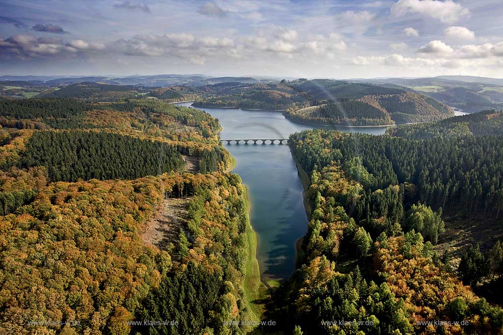 DEU, Deutschland, Nordrhein-Westfalen: die Versetalsperre in Luedenscheid. | DEU, Germany, North Rhine-Westphalia: the Verse dam, Luedenscheid. 