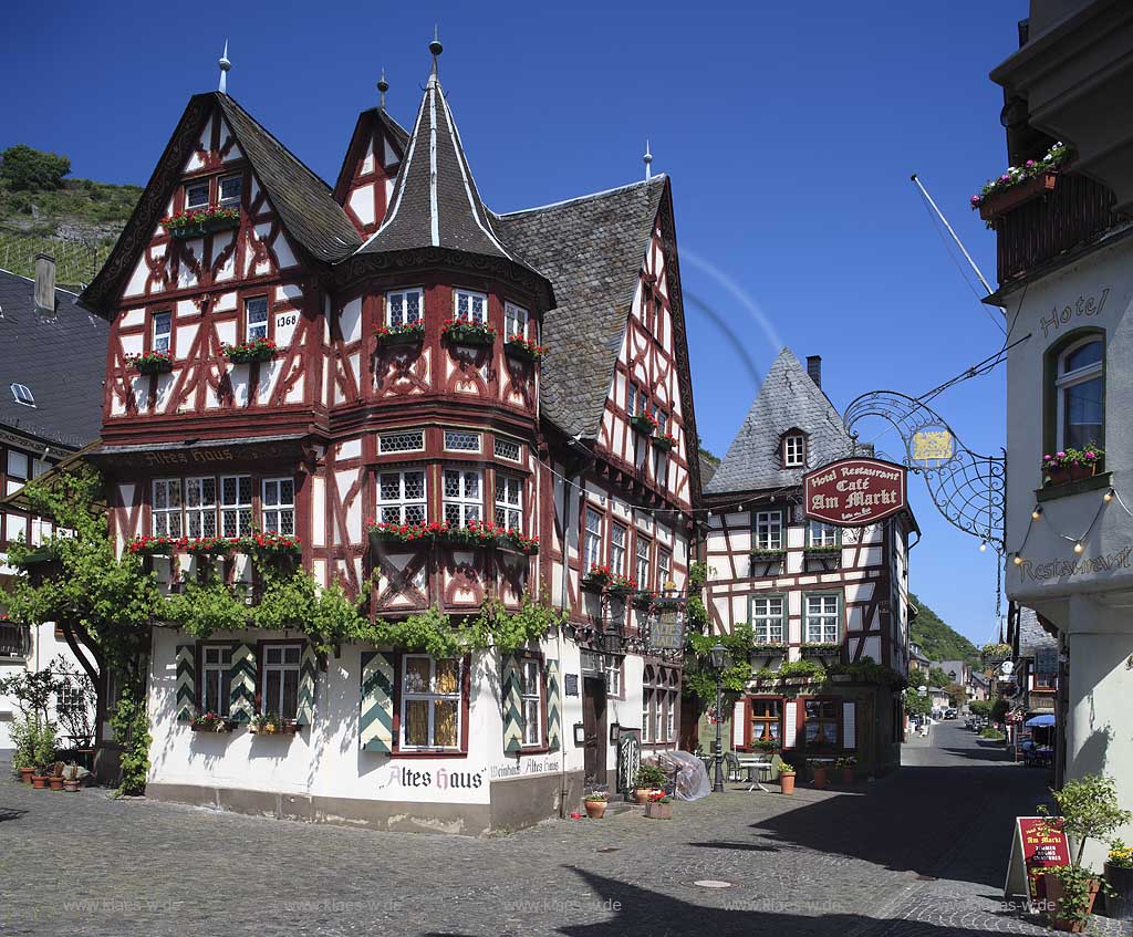 Bacharach das Weinhaus Altes Haus, ein Faschwerkaus aus dem jahre 1568 in der Oberstrasse; Vine houese Old House 