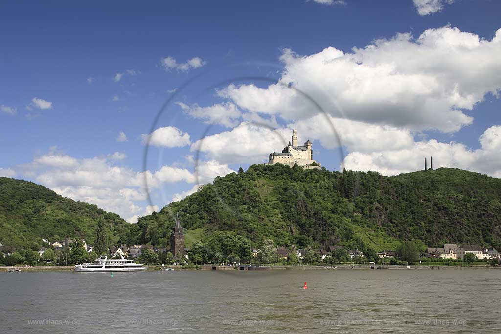 Blick zur Marksburg bei Braubach mit Rhein; View to castle Marksburg with rhine river