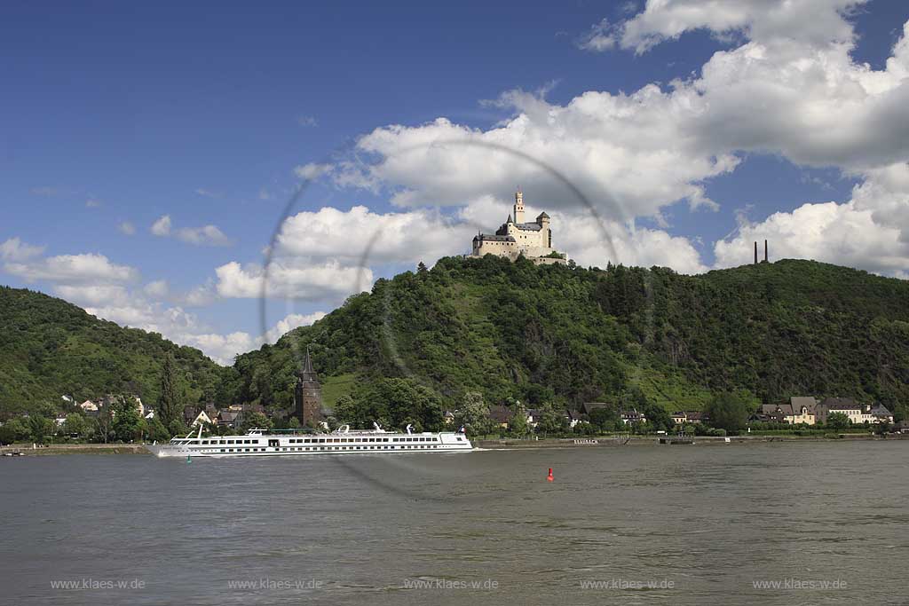 Blick zur Marksburg bei Braubach mit Rhein; View to castle Marksburg with rhine river