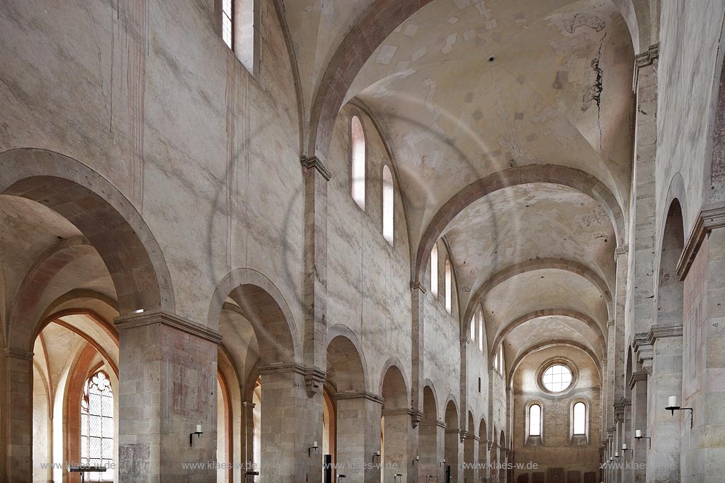 Eltville, Kloster Eberbach, Klosterkirche, Basilika, Blick schraeg ins Langhaus nach Westen; Eltville, abbey Eberbach, abbey church, basilica, view to nave to west.