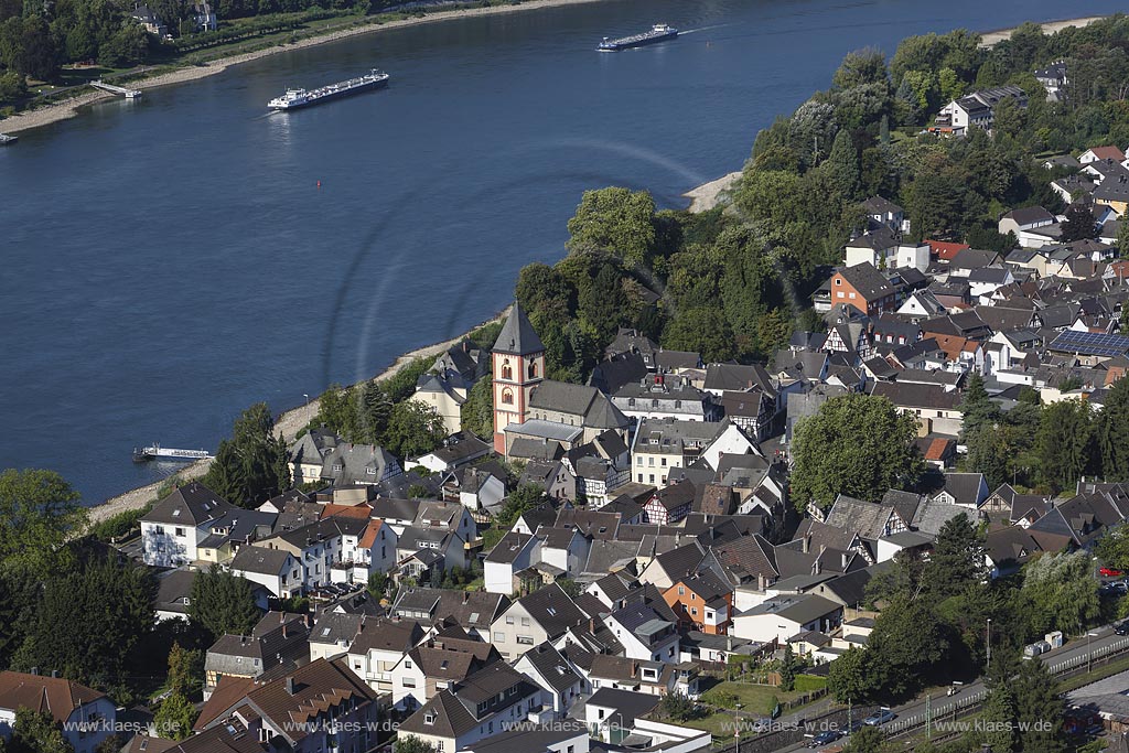 Erpel, Blick auf Erpel mit Pfarrkirche St. Severin und Rhein; Erpel, view to town with parish church St. Severin and river Rhine.