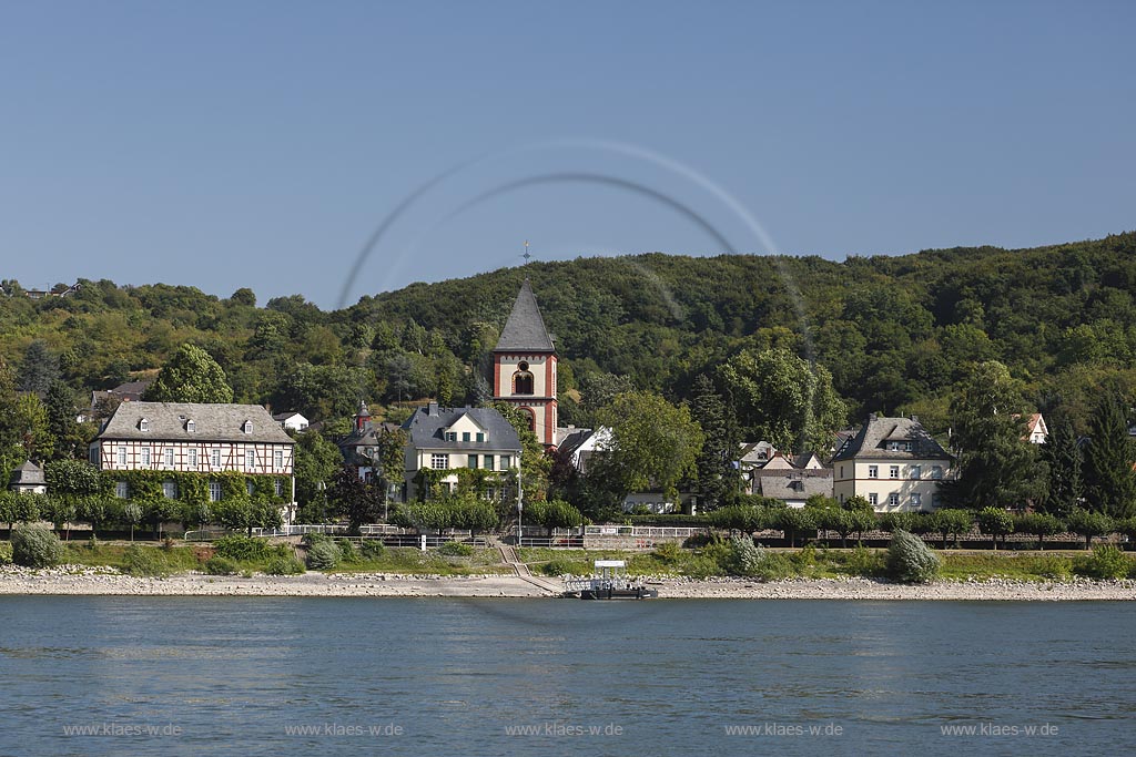 Erpel, Blick ueber den Rhein auf Fronhof und Pfarrkirche St. Severin; Erpel, view over the river Rhine to the Fronhof and to the parish church St. Severin.