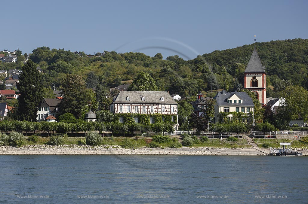 Erpel, Blick ueber den Rhein auf Fronhof und Pfarrkirche St. Severin; Erpel, view over the river Rhine to the Fronhof and to the parish church St. Severin.