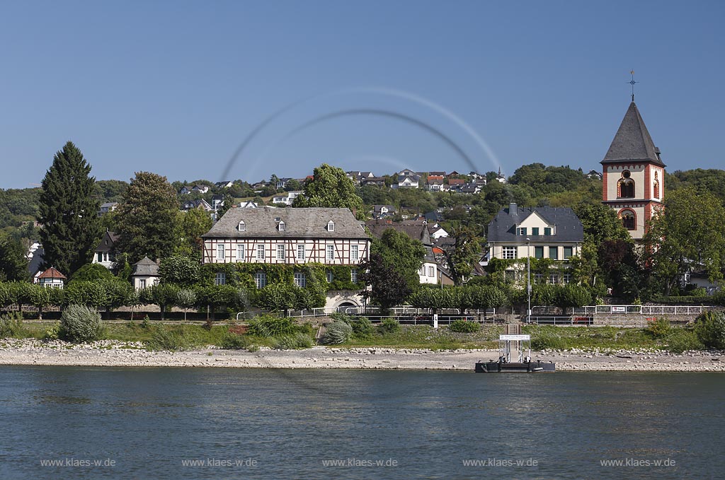 Erpel, Blick ueber den Rhein auf Fronhof und Pfarrkirche St. Severin; Erpel, view over the river Rhine to the Fronhof and to the parish church St. Severin.