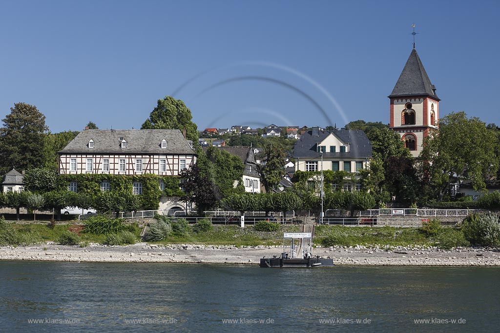 Erpel, Blick ueber den Rhein auf Fronhof und Pfarrkirche St. Severin; Erpel, view over the river Rhine to the Fronhof and to the parish church St. Severin.